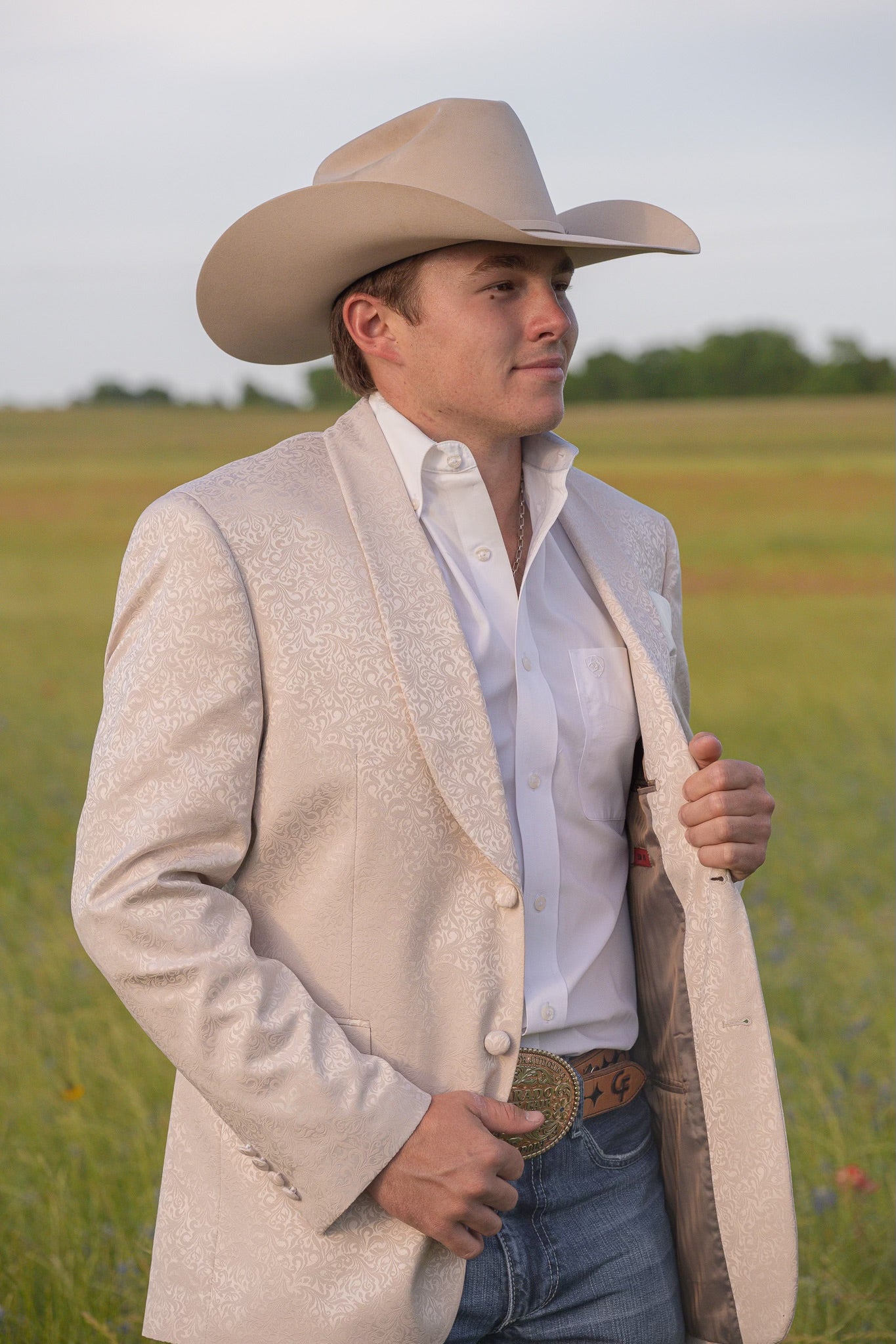 Side view of cream paisley cowboy sport coat tailored for Western formal wear