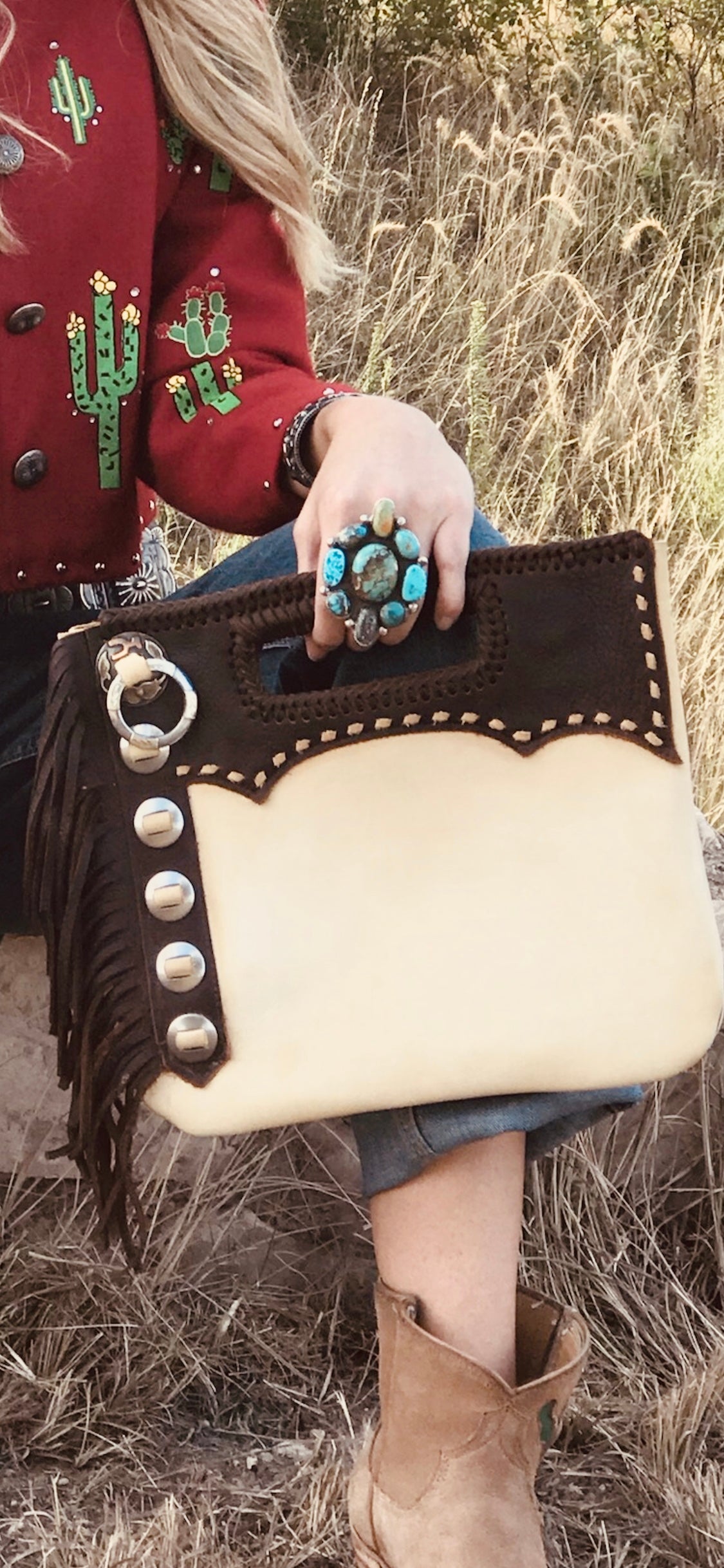 Small buckskin pouch - beaded on both sides with conventional floral  pattern – Objects – eMuseum